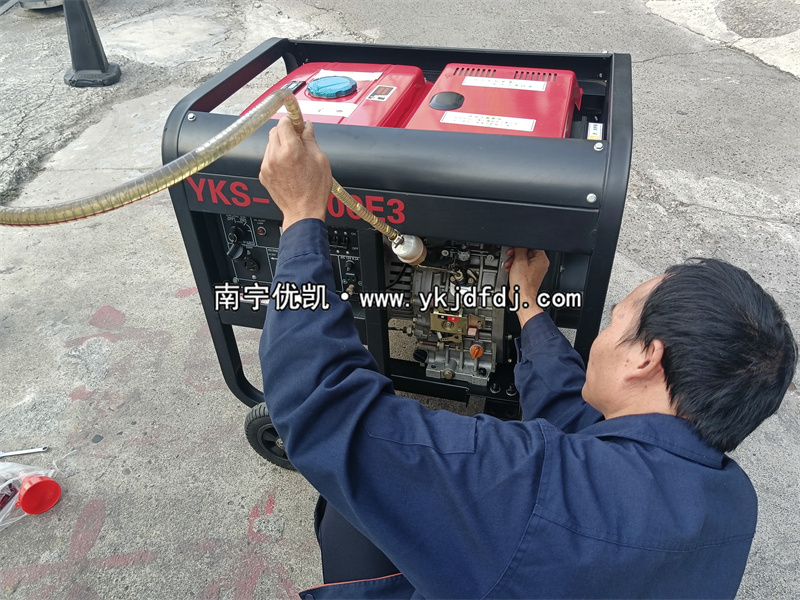 2023年11月24日，客戶到店自提8kw等功率柴油發(fā)電機(jī)組