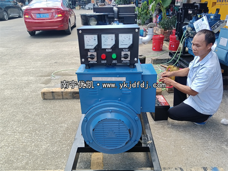 2024年7月25日，客戶到店自提30KW柴油發(fā)電機(jī)組