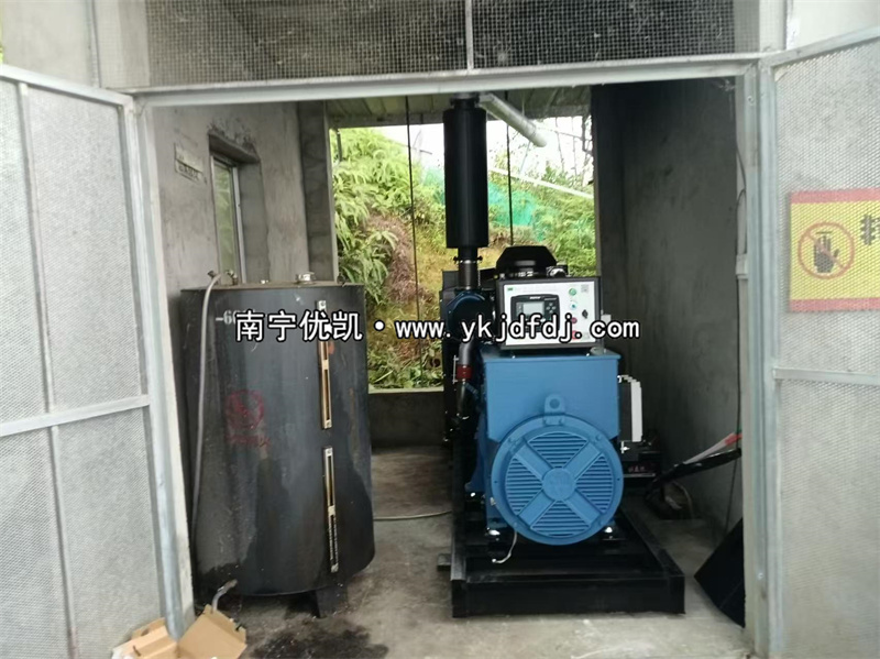 2024年8月5日，廣西大化項(xiàng)目300KW玉柴發(fā)電機(jī)組到貨安裝并通過(guò)驗(yàn)收