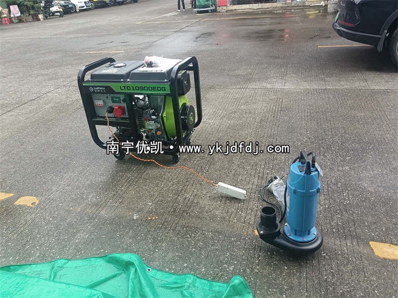 2024年8月13日，客戶到店自提8KW柴油發(fā)電機(jī)組