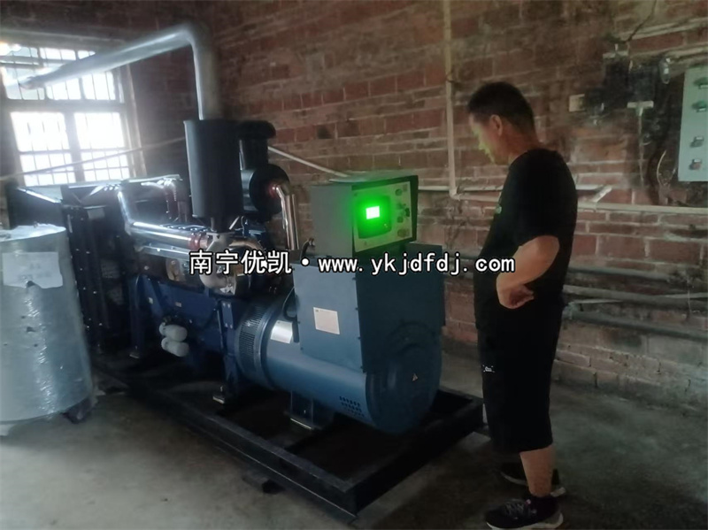 2025年6月16日，玉林某中學(xué)項(xiàng)目200kw柴油發(fā)電機(jī)組到貨安裝調(diào)試